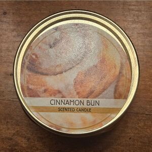 Williamsburg scented candle 3 oz. Cinnamon Bun